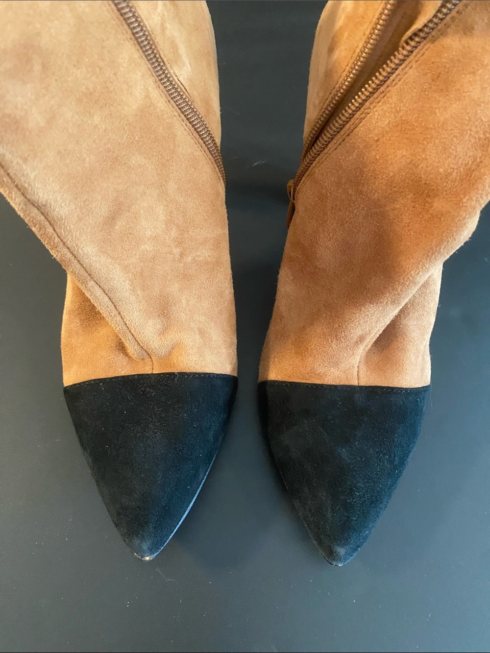 42. Gold Kiki Leather Suede Two Tone Heeled Pointed Toe Boots Tan Black Sz 7.5 - Picture 9 of 12